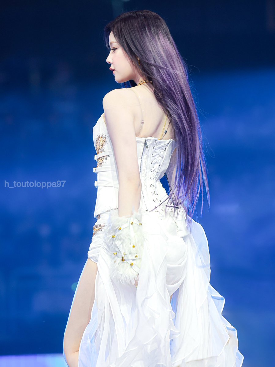 251225 MyPrincess👑

Goddess on Stage🪽

#베이비몬스터 #BABYMONSTER 
#파리타 #PHARITA