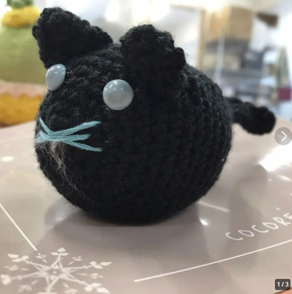 香箱座りの黒猫さんのあみぐるみ ◇黒猫さんあみぐるみ◇ ちょっと前に