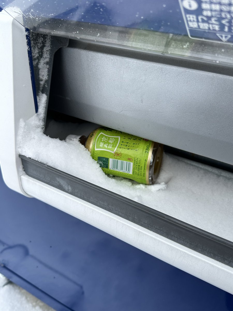 上完廁所發現頭毛結冰
然後水結冰也沒辦法洗手🧊