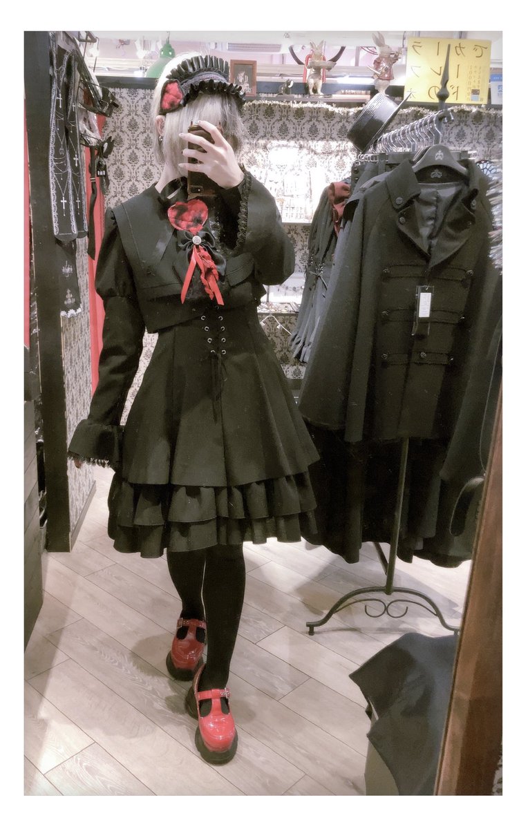 いるわよー
今日と明日で今年最後です。お世話になりました！
BL・バドウを手に入れているため、コーデ上げていきたいですね💞
画像はブラウス違いでBL・ヴァルガとバドウです！