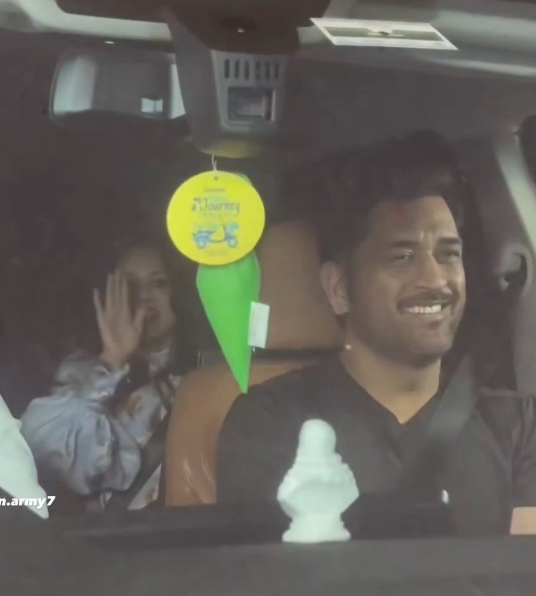 🚨 MS DHONI SPOTTED 🚨

Ms Dhoni and his family at Salman Khan's birthday party last night.🤩

#MSDhoni #SalmanKhan #ISN29