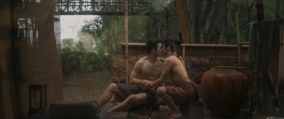 TheBLXpress's tweet photo. #InterminableEP8...Kaewta wants to deny his feelings because of the difference in their social status but he misses Khun Yai when he isn't around & was absolutely scared when Yai gets ambushed. Khun Yai is patiently trying to win him over while handling his rebellious brother 🙏 https://t.co/g3bPxDJlTO