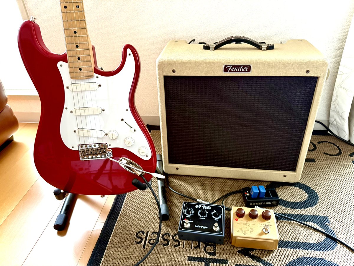 nagase66's tweet photo. #今年買った機材を晒す2025

見返したらけっこう買ってた

Gibson Custom 1958 Korina Flying V Reissue VOS
Gibson C/S 1959 Les Paul Standard Reissue
Fender 1966 Stratocaster Pickup Set
Fender U.S.A. Blues Junior
Fender Japan ST54-100LS
Behringer Centaur &amp; 69 Vibe https://t.co/ttJHof5nnK