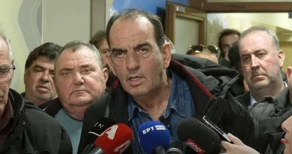 Kostopoulosdim1's tweet image. Παρατράβηξε η ιστορία με τα μπλόκα των τρακτέρ από τους κομματικούς αγροτοπατέρες με δεσμεύσεις περιουσιακών στοιχείων λόγω παράνομων επιδοτήσεων από ΟΠΕΚΕΠΕ και διαγραφών ανύπαρκτων αγροκτημάτων στο Ε9. Το πολύ το κύριε ελέησον το βαριέται κι ο παπάς. Μέγα θαύμα τρεις ημέρες.