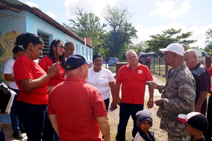 #ProvinciaGranma. Durante el recorrido de inauguraciones y visitas a otras obras que se impulsan en #RioCauto constatamos cuánto puede lograrse #ConLaFuerzaDeLaUnidad. #67AñosEnRevolución. <a href="/PartidoPCC/">Partido Comunista de Cuba</a> <a href="/AsambleaCuba/">Asamblea Nacional Cuba</a> <a href="/PresidenciaCuba/">Presidencia Cuba 🇨🇺</a> <a href="/GobiernoCuba/">Gobierno Cuba 🇨🇺</a> <a href="/GobiernoGranma/">GobiernoGranma</a> <a href="/YudelkisOrtizB/">Yudelkis Ortiz Barceló</a>