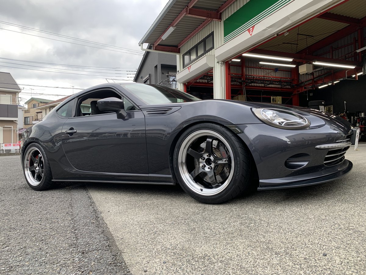 ZC6 BRZ(後期)に、、、。 顔が違う、、、けどBRZ ADVAN Racing GT
