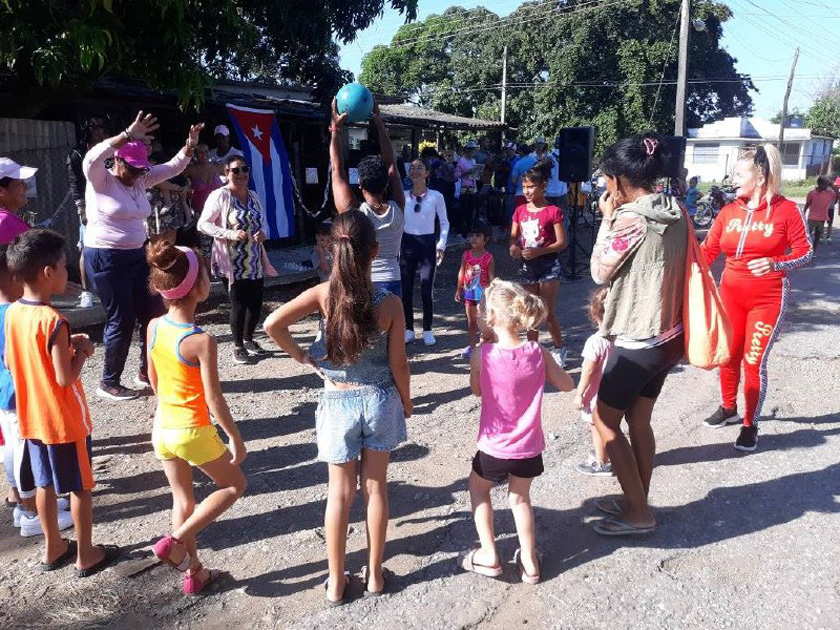 #Confiamos en nuestra gente. Hasta en los entornos rurales, la práctica deportiva, la educación física y la recreación son más que competencia sana, es decir, una herramienta de resistencia y un símbolo de identidad. #Cuba
➡️ radioguantanamo.icrt.cu/desarrollan-pr…