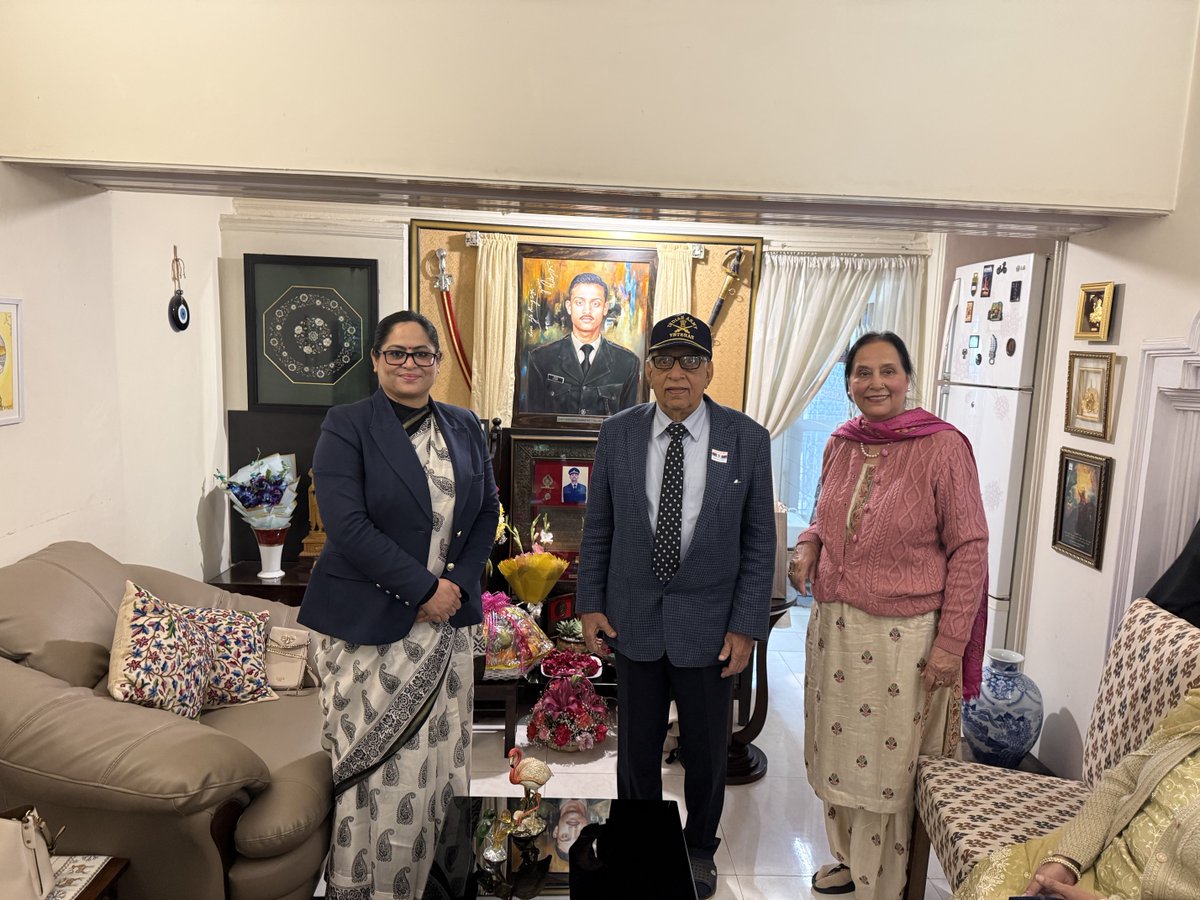 RashmiMbjp's tweet photo. On the birth anniversary of Kargil War Hero Capt. Vijayant Thapar, Vir Chakra, I met his parents and family and paid my heartfelt tribute. His supreme sacrifice for the nation will always inspire us. 🙏🙏 
#VijayantThapar #KargilHero #VirChakra #IndianArmy https://t.co/MMIRGIoiv5