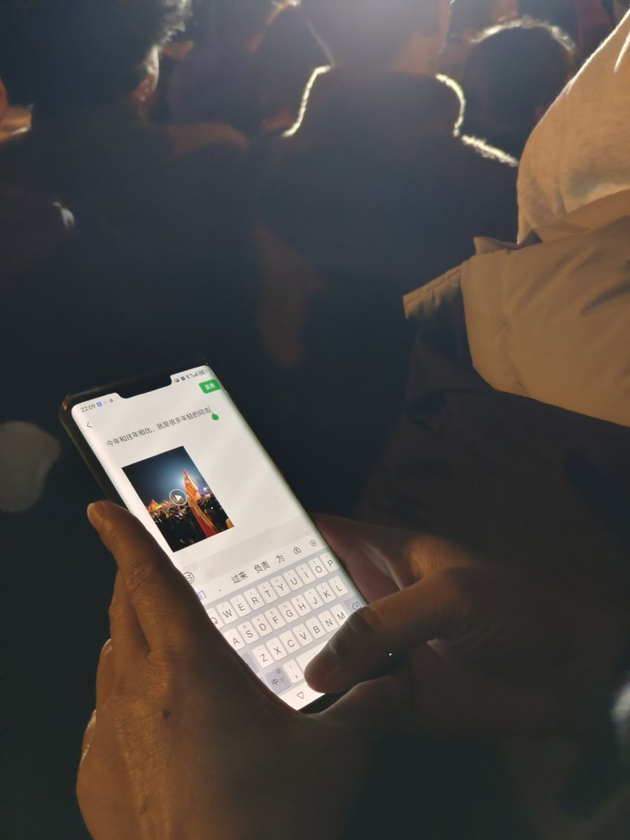 看到这张图感触良多，长江后浪推前浪总会有年轻人来接过革命的旗帜，就像毛主席说的“走向反面也没有什么要紧，还要来个否定的否定，以后又会走向反面。如果我们的儿子一代搞修正主义，走向反面，虽然名为社会主义，实际是资本主义，我们的孙子肯定会起来暴动的，推翻他们的老子，因为群众不满意。”