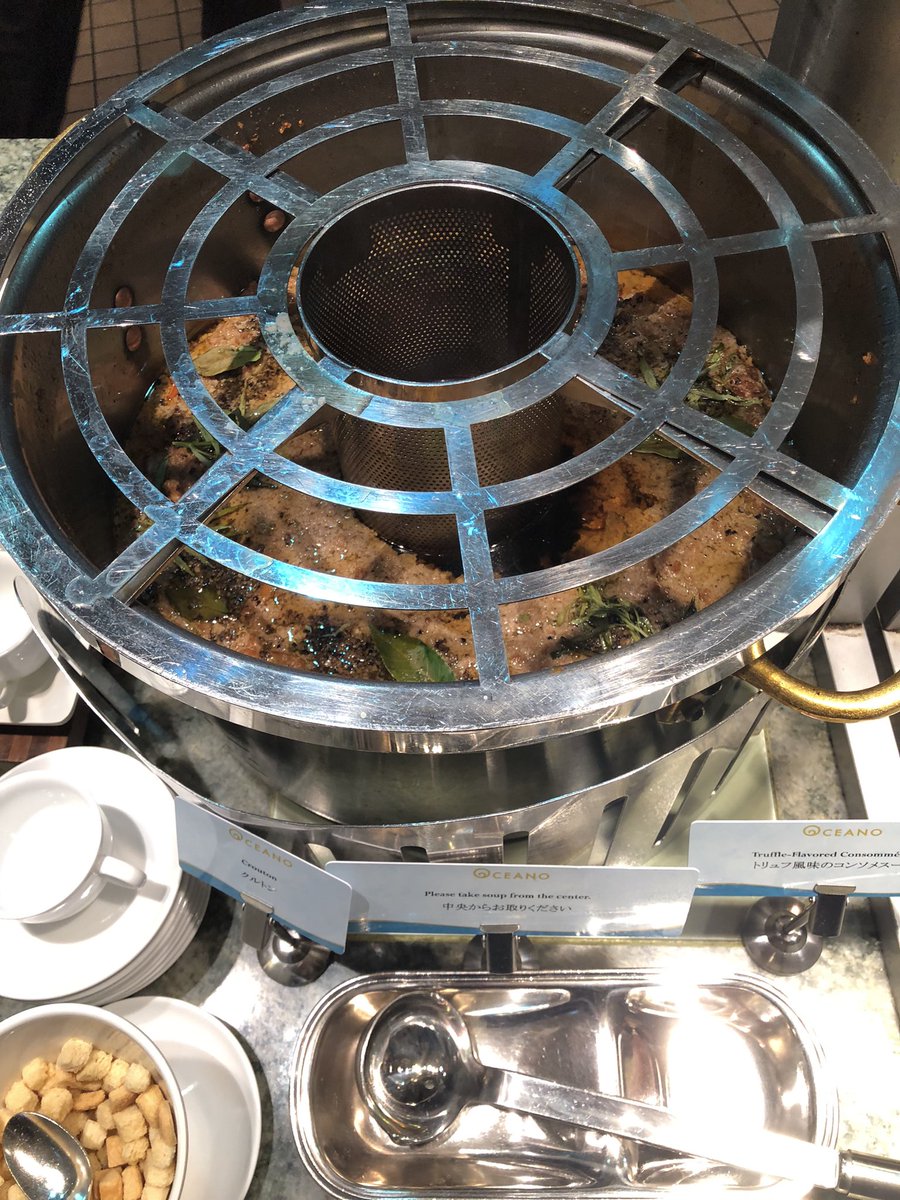 quazo08's tweet photo. ディズニーシー予想以上に混みすぎ
オチューアノうますぎ！
テラスからショー見られるの良すぎ
予約してよかった https://t.co/zak8jymBTm