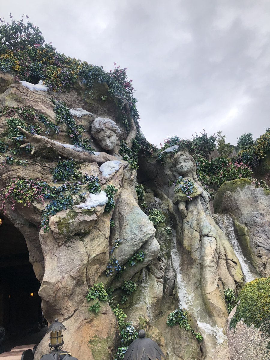 quazo08's tweet photo. ディズニーシー予想以上に混みすぎ
オチューアノうますぎ！
テラスからショー見られるの良すぎ
予約してよかった https://t.co/zak8jymBTm