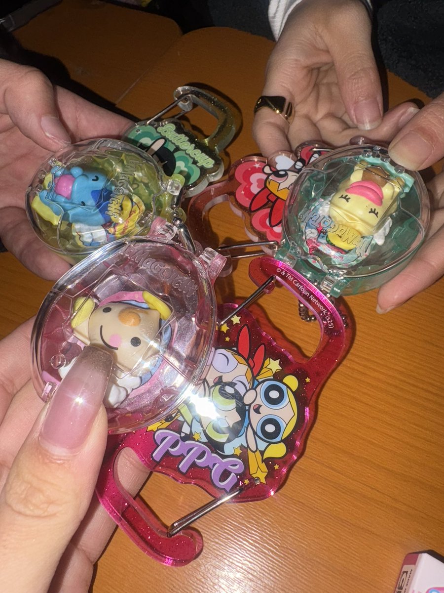 _iori_yo's tweet photo. とんでもない勢いで一年終わろうとしてるのに全然納品祭りで仕事は納まらないし、なんならついでに風邪までひいちゃってもう~~🤧
でも色んな人と過ごせること、しあわせ😽❤️‍🔥もう一踏ん張り‼︎ https://t.co/3jXhN7mvj6