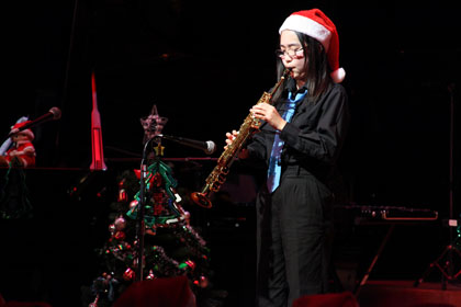 KaiseiJuniorEns's tweet image. 【クリスマスジャズライブ2025】

12月25日には、小学生バンド・中高生バンド合同でクリスマスジャズライブ2025が行われました（南足柄市文化会館小ホール）。クリスマスならではの選曲や演出、役員さんのアイデア光るお楽しみ会により、家族・親戚・友人などと共に温かく楽しい時間を過ごしました。