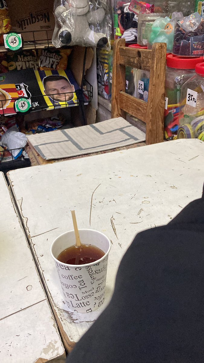 Sınav yerine erken gelmisim avel avel beklicem simdi