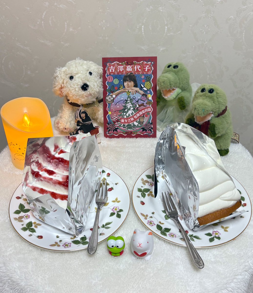 ちょっと遅れたクリスマス🎄🔔母がもういちご食べられる？クリスマスしよ〜とケーキを買ってきてくれたのでいっしょにたべた🍰🌟ホワイトニング後はいちごもタブーなのでずっと我慢してた分、めちゃくちゃ美味しかった〜🥲💓