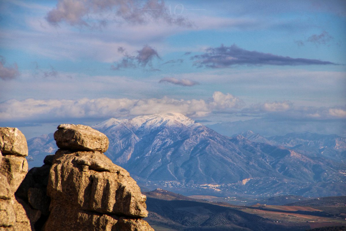 Sierra Nevada desde El Torcal de Antequera. 
Buenos días !!! 
26/12/2025