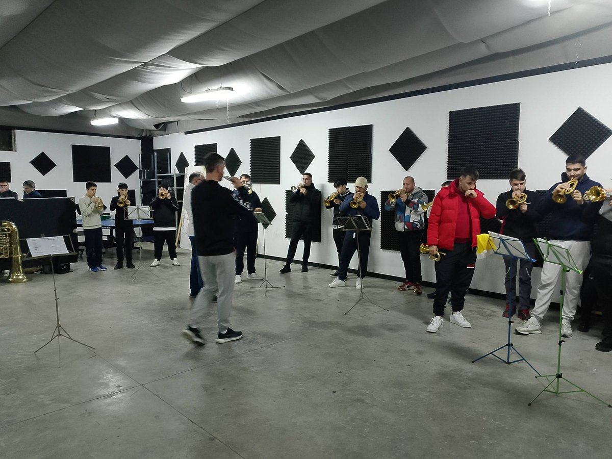 //PASACALLES NAVIDEÑO//

Hoy sábado, nuestro banda llevará a cabo un pasacalles navideño por las calles del centro de nuestra ciudad, comenzando a las 17:30h desde el Acuario. 

Os esperamos!
