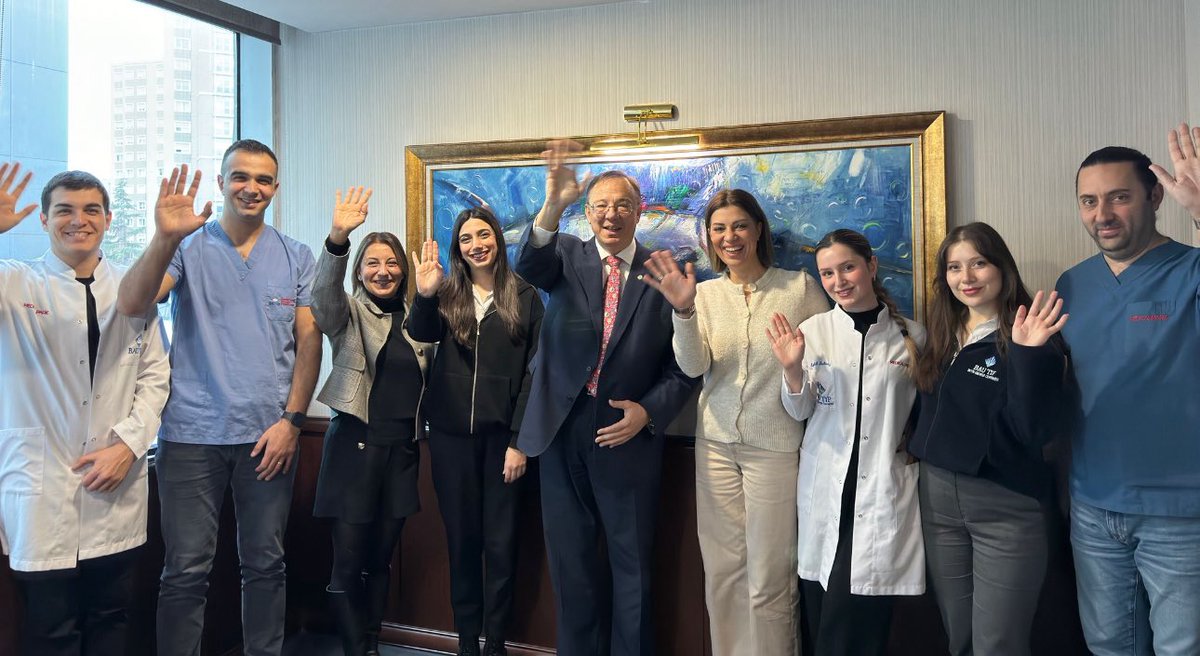 turkerkilic's tweet photo. Beyin Cerrahisi Klinik Ekibimiz yeni yıldan sevinçli, mutlu ve elbette sağlıklı günler dileyerek 2026’ya giriyor.
Hepsiyle yıllarımız birlikte geçti. Her biri öylesine kıymetli ki.. 
Nice güzel yıllara birlikte ulaşmak dileği ile.. https://t.co/WnFI2pfHSC