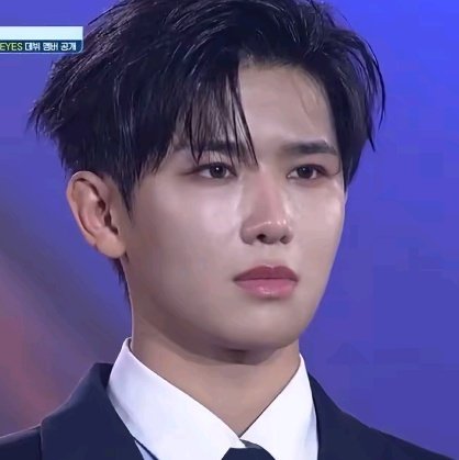 renicloverss's tweet photo. ditnggl 27-12-2024-final project 7, dimn yichen gagal debut dg rank 12. today tanggal 27 desember 2025-dia hrs debut dihome race, sbg madhyung untuk membernya nnti. agak sakit liat dia ditanggal ini lagi" ngalamin final survival, tp kli inj yichen pasti akan debut❤️🩹
#Yichendebut https://t.co/BjI3jD59mj