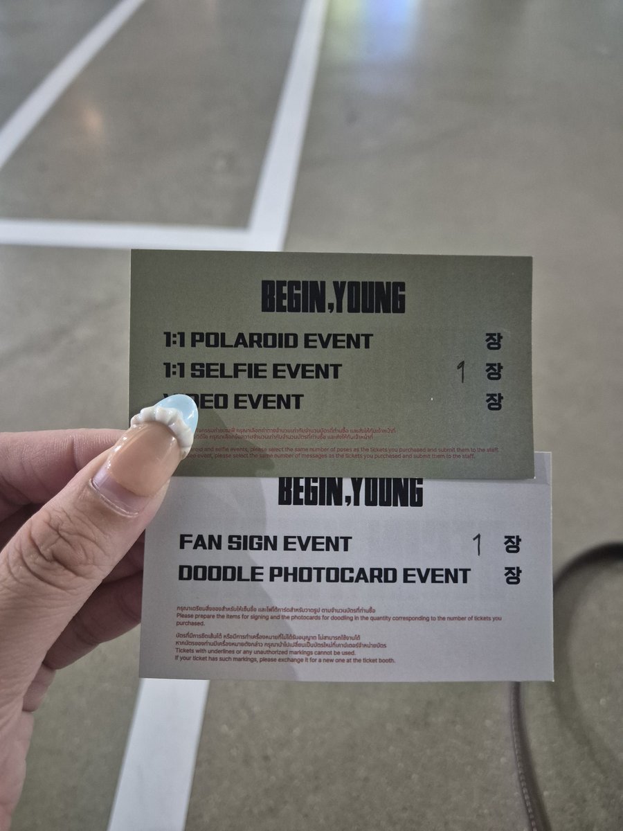 ขายสิทธิ์ 2 ใบ ค่ะ ลดราคา
Sale ticket 
☺️Selfie เซลฟี่  700 บาท 
😍Fan sign แฟนไซน์ 500 บาท 

นัดรับ จ่ายสด 
หน้างานตอนนี้ได้เลยค่ะ 
Pls DM 
#BEGIN_YOUNG_IN_BKK
#baejinyong