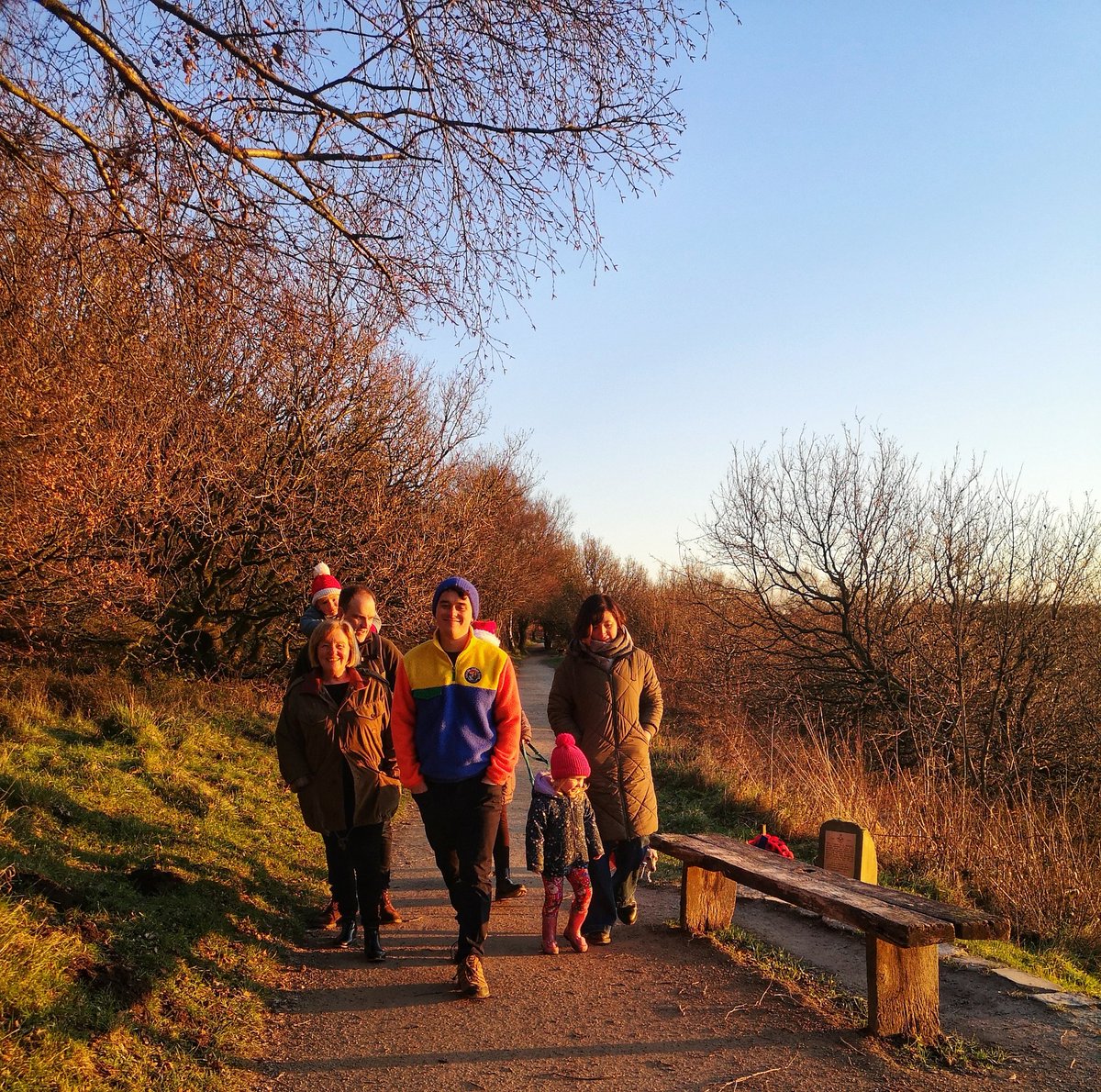 Lovely Boxing Day walk along Sutton Bank and what a sunset round off a beautiful day.
#BenchLove #Yorkshire #pewswithviews #BenchFans #Christmas