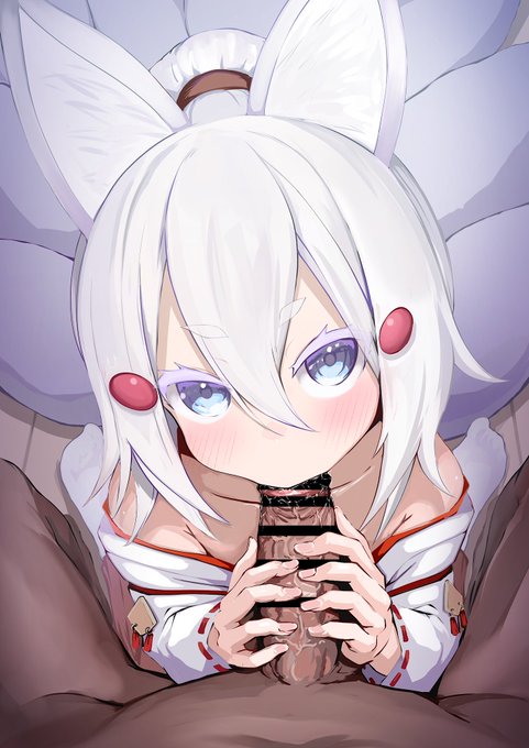 銀髪ケモ耳妖女巫女(1/2) 