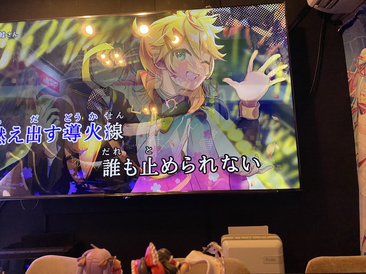 さっそく4名様ご来店いただき、カラオケスタートしました