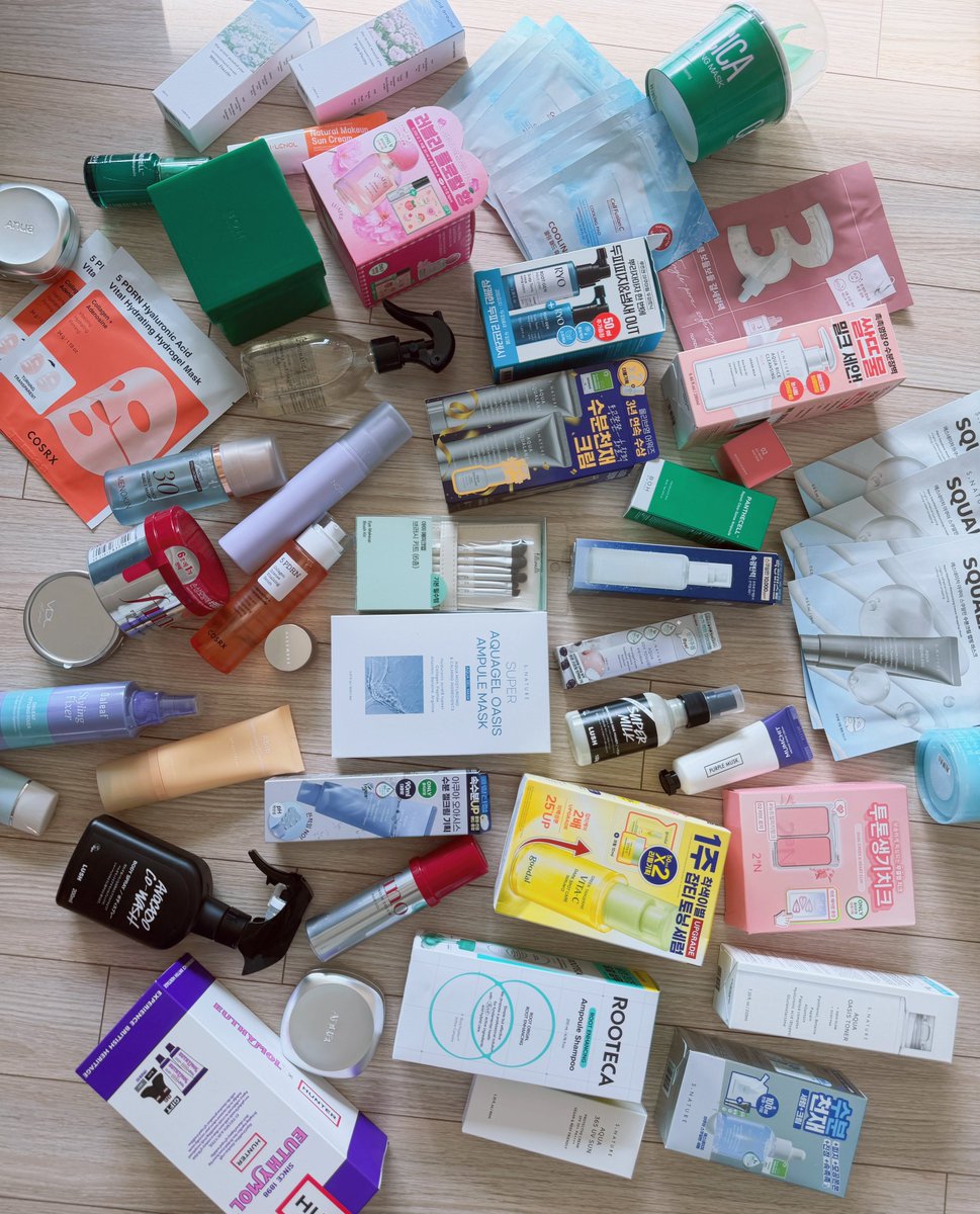 threwthisparty's tweet image. #EVENT 
•┈┈┈•┈┈┈•┈┈┈
#RT + #FOLLOW  [ 당발 1월중 ]
•┈┈┈•┈┈┈•┈┈┈
2025 받은사랑의 감사의 마음으로 랜덤기프트박스🤍 이게 다가 아니고 5배정도는 더 있는데 2분 뽑아서 (rt 맘찍 각각 한분) 상자 꽉 채워서 보내드릴게요 택배비는 당연히 제 사비! 2026도 잘 부탁드려요🫶🏻