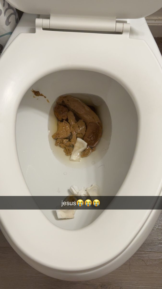 thickdumpy's tweet photo. anyone else troll your friends sometimes by sending them snaps on snapchat like this? lmao https://t.co/ordRnInVDa