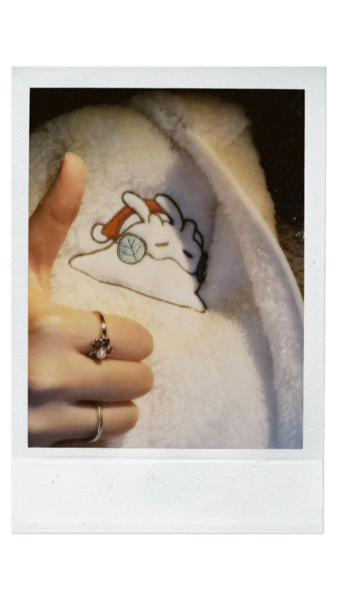 好好玩
今天是快樂的羊
好喜歡終焉的大家✌️

光看袖子就猜出是黏黏寶外套
你們到底是怎麼做到的？？？