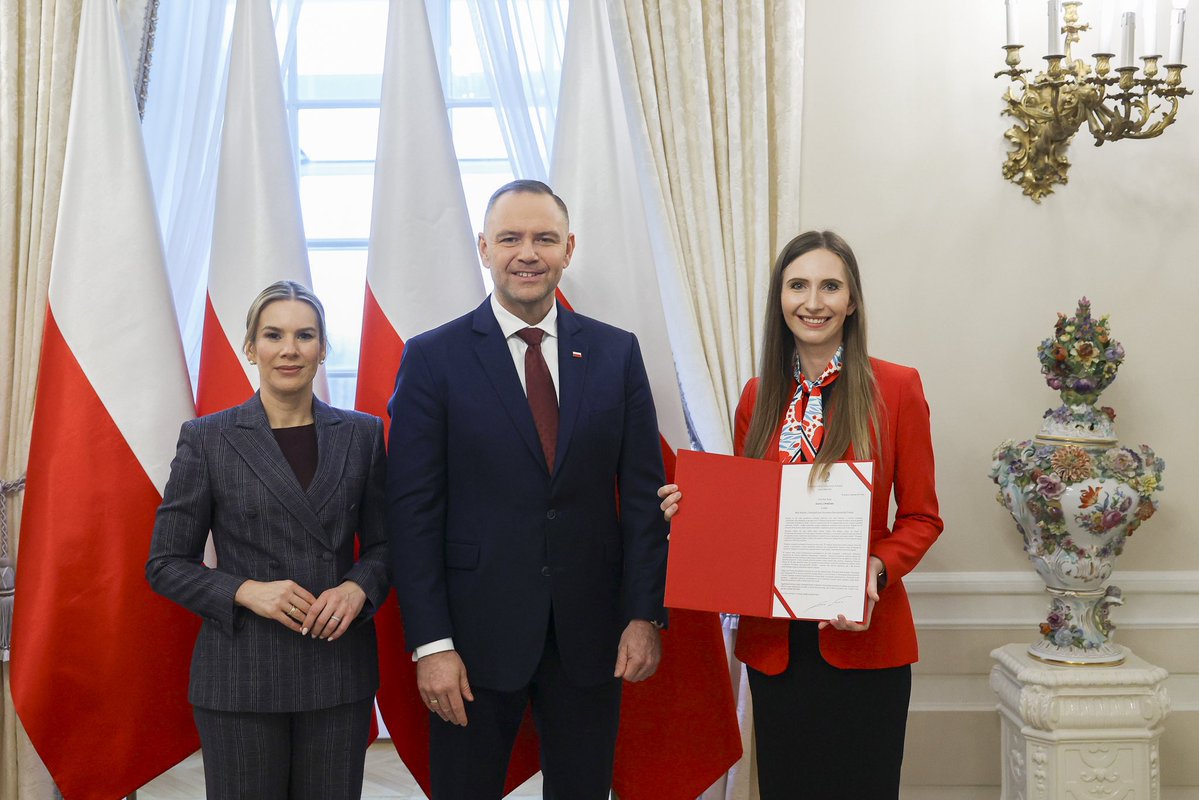 AgataLupomeska's tweet image. That’s why 🇵🇱 President KAROL NAWROCKI appointed a PRESIDENTIAL COUNCIL FOR FAMILY AND DEMOGRAPHY to address the demographic crisis and strengthen the institution of the family in Poland.

And I am delighted that President @NawrockiKn has appointed me to the Presidential Council…