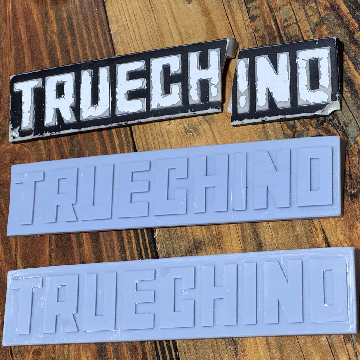 施工1.5年の初代トレチエンブレム限界に。 wombat氏に2代目を3D