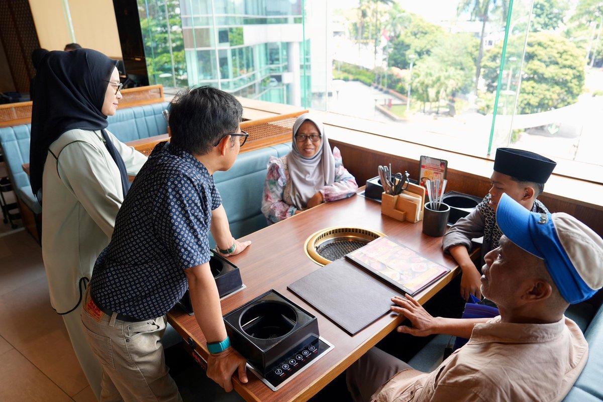 Tentu tak ada penghiburan yang sepadan untuk pedih dan lara mereka, tapi setidaknya mereka tahu, bahwa mereka tidak sendirian..
Untuk anak-anakku