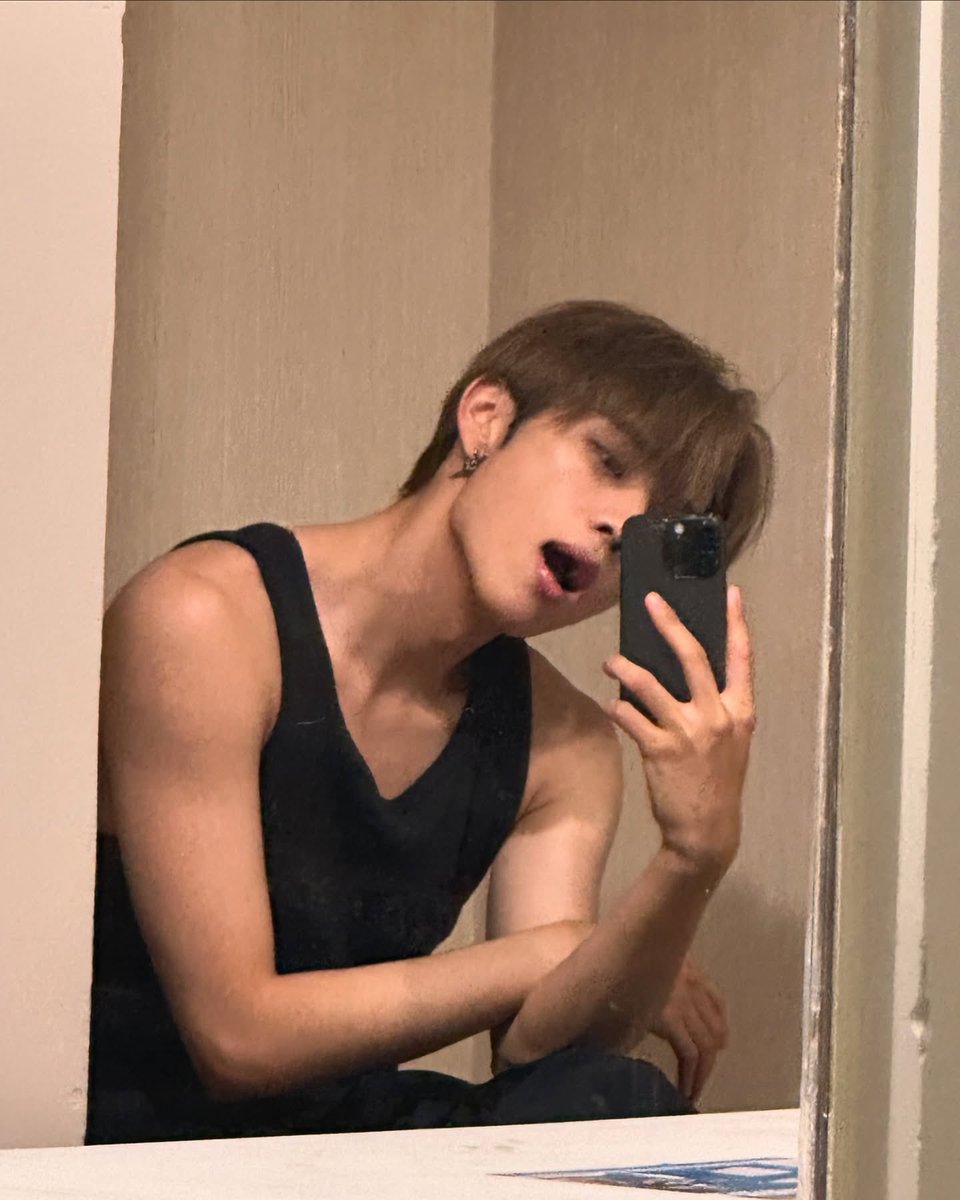 yaoidots's tweet image. Dots udah sore enaknya apa? Bener, enaknya mancing. Masih inget mancing apaan? Pinter, mancing adalah main alat kencing. Ayo? Saya top if that's even matter.