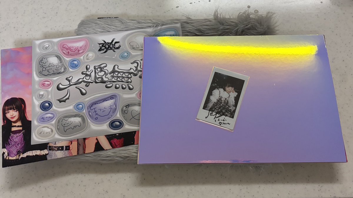 自分へのご褒美 zocxのCD届いた。 すごい豪華だわ。 大森さんのチェキ