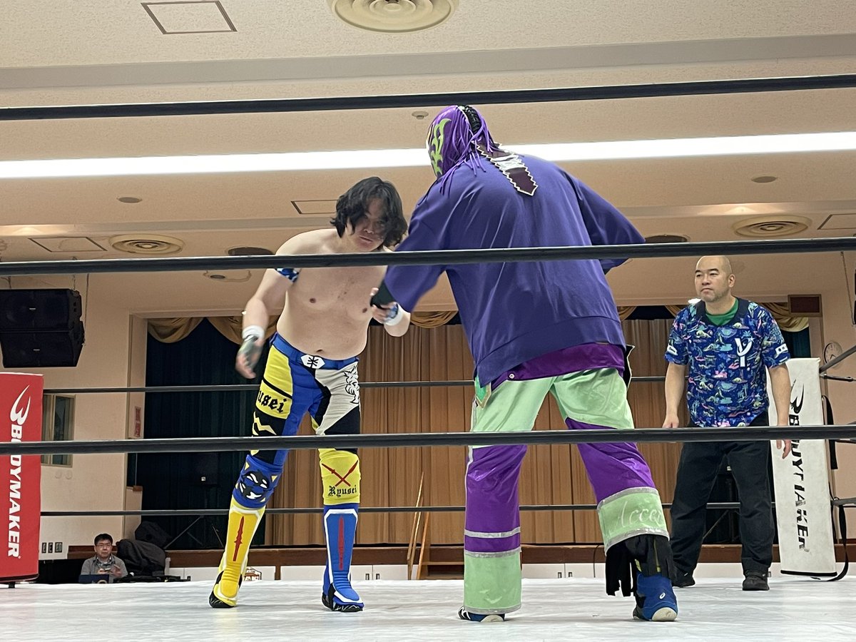 neo_carp_war's tweet photo. ACE OF RAW選手権試合!川畑龍生選手がボジョレー女房選手の猛攻に耐えて激勝!防衛!好試合!
#RAW91 https://t.co/YLjWqerIF9