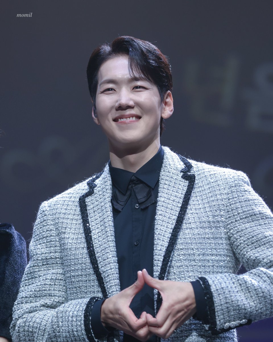 251227 송년음악회 아듀 2025! 대구

거꾸로 하트🫶

#카이 #정기열