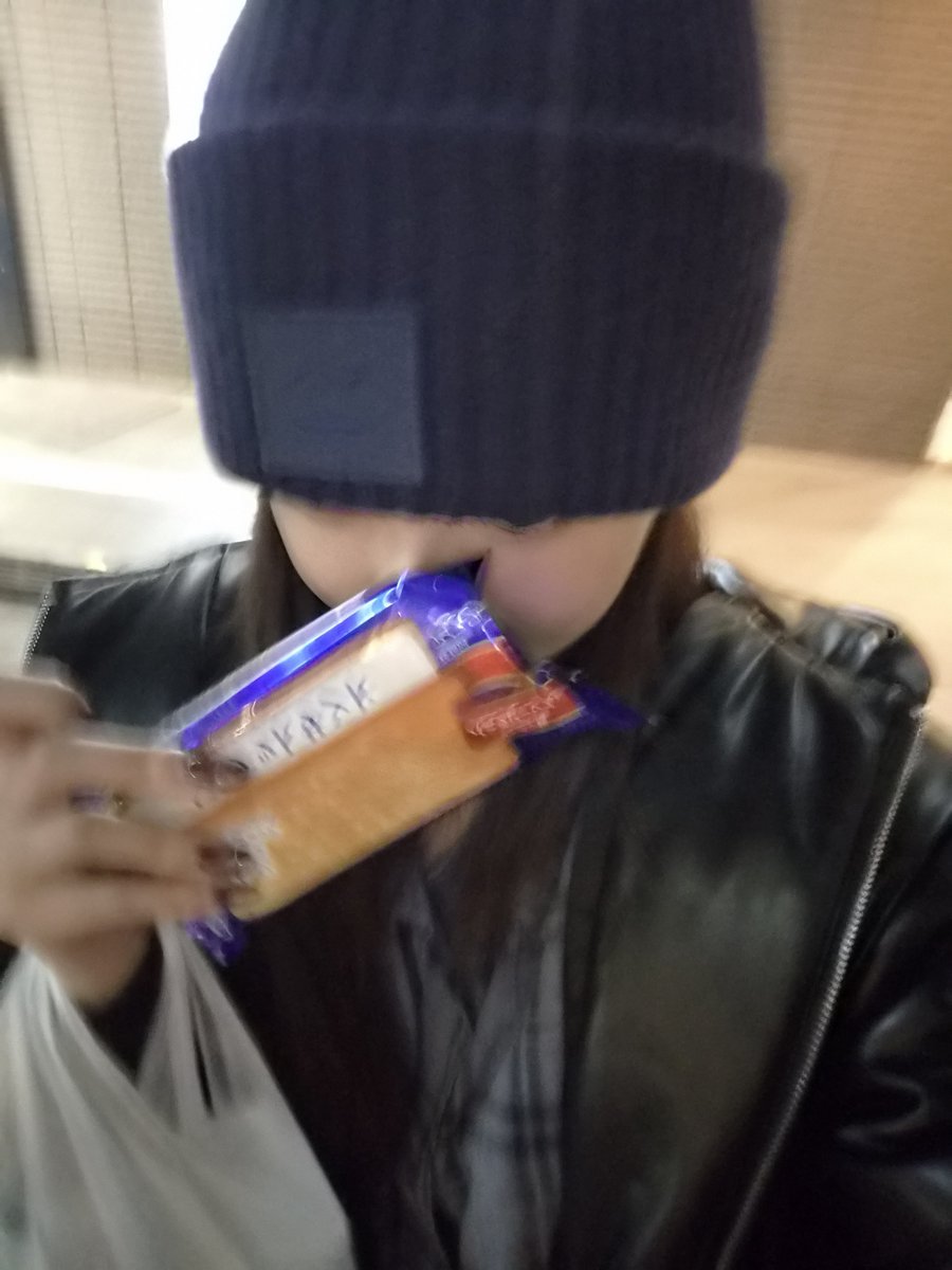 EunchaeCentral's tweet photo. [📸] HONG EUNCHAE Weverse DM Update

🍒: I've been wearing a beanie all day long
🍒: My hair condition
🍒: It's art

#르세라핌 #홍은채 #은채 #ウンチェ
#LE_SSERAFIM #HONGEUNCHAE https://t.co/fi92p44AD1