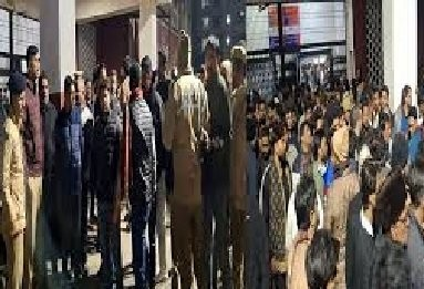 DeshbandhuMp's tweet image. अलीगढ़: एएमयू में कंप्यूटर शिक्षक की हत्या: लॉरेंस गैंग के कनेक्शन पर जांच जारी 
deshbandhump.com/post/aligarh-c…
#aligarh #computerteacher #murdered #AMU #investigation #underway #lawrencegang #connection