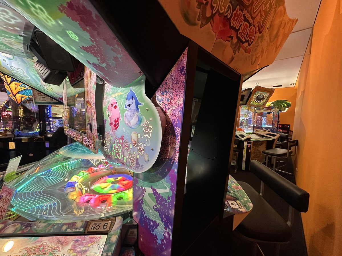 ラウンドワン熊本店

2階が広いギガクレ店舗
配置はごちゃごちゃだけど機種は豊富

エルドラとスタホ4をアーケード側に持ってくるのはなかなか考えてる