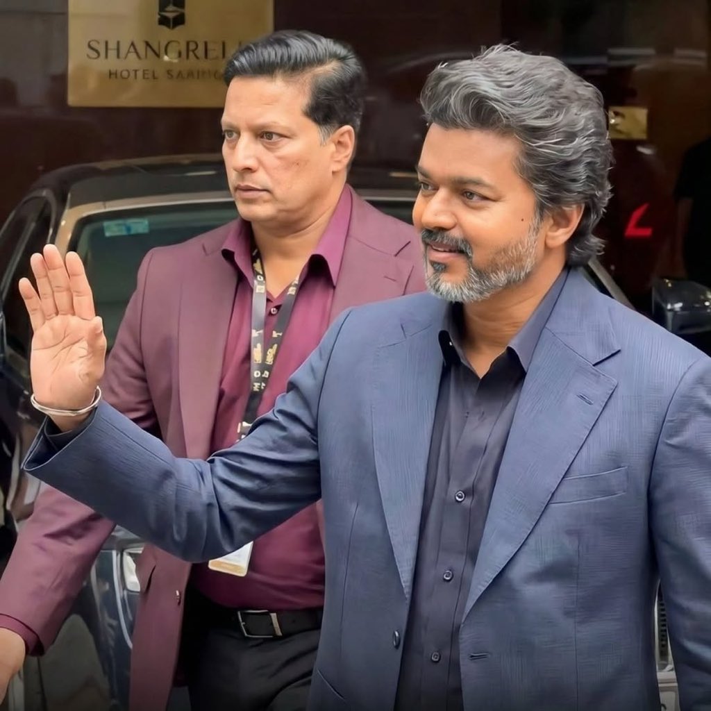 Venkat_36's tweet photo. Thalapathy in Blazer❤️ Blast uh - Blast uh💥💥

Charmingggggg😍😍😘😘

#ThalapathyVijay #JanaNayaganAudioLaunch #Malaysia #kollywood #Tvk #datomalik https://t.co/iCFRP2QzFA