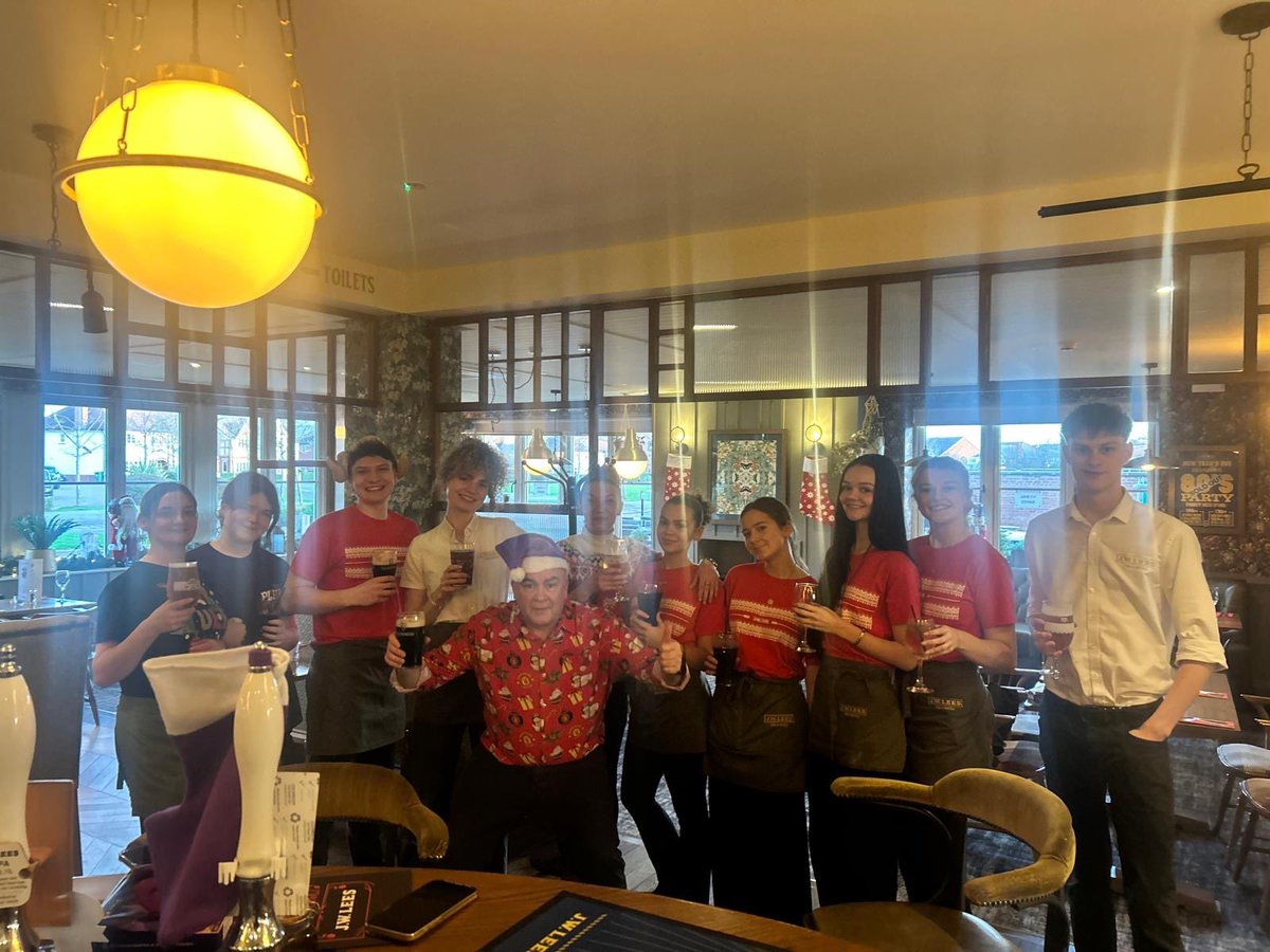 What a fantastic day we had on Christmas Day! 🎄🎅 🎄🎅 Thank you so much to all of you that chose to spend your special day with us. #christmasday #workfamily theaviatorpub.co.uk