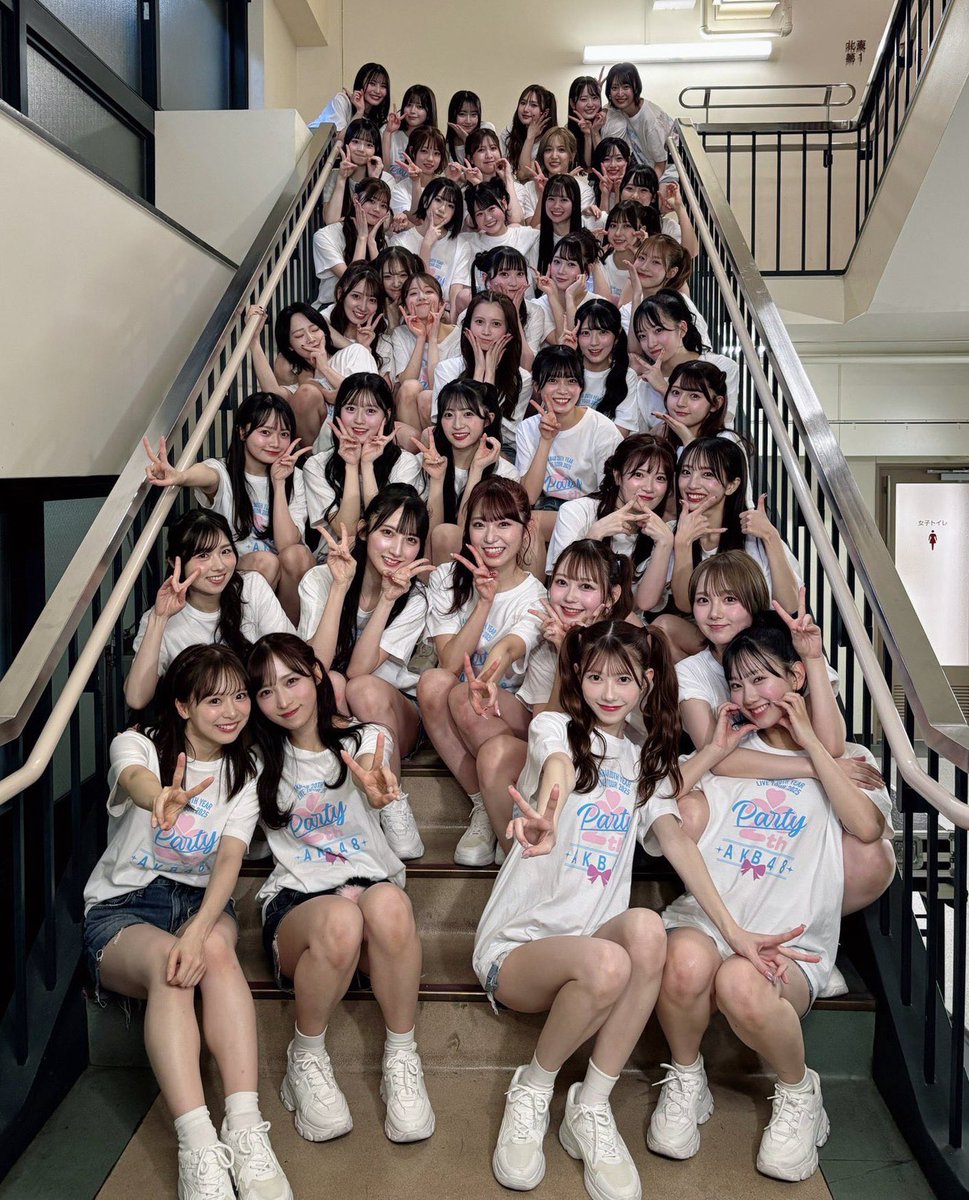 “Mステ”で受けた衝撃が
“レコ大”で確信に変わって
“紅白”で「始まった」と感じる人が
少しでも増えていたら嬉しいし

数年後、
「2025年の年末が分岐点だった」
って思い出せる
そんな年末になるといいな

「何が始まり どうなって行くのか
あの日と違う伝説が始まる 今」

#AKB48