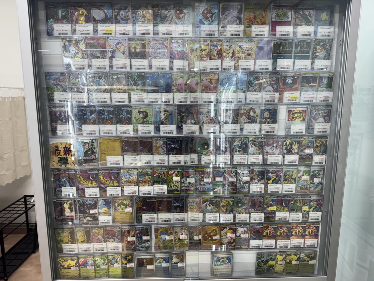 現在のショーケースのラインナップでございます！！ シングルカード