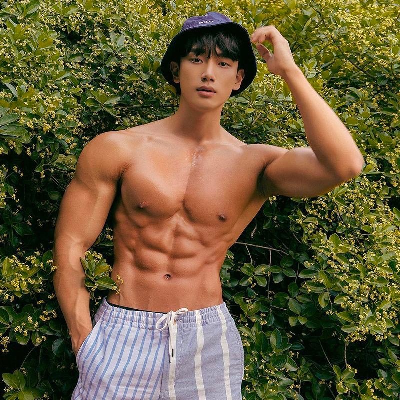 Akii_fit's tweet photo. 2日間限定無料配布
【舐められない"肩幅"最速構築メソッド】

9割の男は弱々しい肩を放置したまま。

だからヒョロく見えてダサい。
男からは見下され女からは雑魚認定。

モテる男らしさが欲しいなら
肩幅の強化が最優先。

華奢な肩で舐められてる人は
なで肩克服で扱いがガラッと変わる。

わずか3ヶ月で激変する
肩幅増強メニューとマインド改革の
特別動画講義を無料配布します。

正しいトレーニングで
肩幅強化さえできれば
ライバルをブチ抜けるチャンス。

【受け取り方法】
❶いいね&フォロー
❷「肩幅」とリプ
❸シークレットリプライで即送付