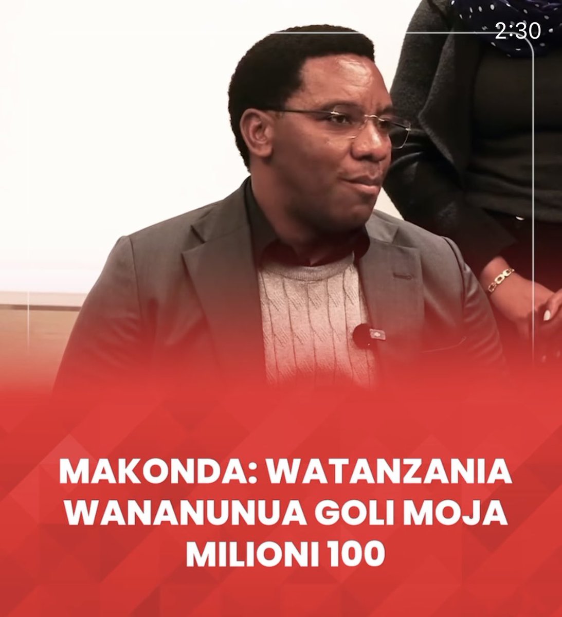 Wakazi's tweet photo. HII NDIO SABABU MICHEZO HAIKUI BONGO: SIASA NYINGI

Huyo “Kiziro” MAKONDA anaenda kuongea na TAIFA STARS ili iweje? Kwanini tunaendekeza WANASIASA sana kwenye vitu hivi? Kwanza ni WAZIRI HARAMU, maana ametokana na SERIKALI HARAMU ya SAMIA ambae AMEIBA UCHAGUZI na kuidhinisha Maelfu ya Watoto wa Kitanganyika kuuwawa kwa SILAHA ZA MOTO ili yeye abaki Madarakani.

Mataifa mengine, Wanaalikwa WACHEZAJI WA ZAMANI (Accomplished), Watu Mashuhuri Kihistoria waliowahi kabiliana na Ukinzani wakashinda, Wanajeshi wenye “Medals Of Honor”, Cancer Survivors, Makocha legendary, etc ili Wachezaji wawe INSPIRED.  Sisi anaenda kuongea Mwanasiasa anayetafuta Legitimacy & Relevance, na inspiration yake ni “Mkishinda tunawapa Tsh MILLION 300”

Clip hiyo SAMUEL ETO’O anaongea na kikosi cha Cameroon, na kuwaambia wacheze kwaajili ya Bendera ya Taifa na Pride ya Nchi, sisi tunawaambia vijana wetu tutawapa HELA!! Yaaani NJAA zetu (ambazo wao wao ndio wametupa) wanazitumia kama SILAHA kila wakitaka kutuchota akili na kutupumbaza.

Sasa ukifanya Timu yako iwe inanunulika kirahisi hivyo, no loyalty, no integrity… inamaana akitokea mtu mwenye DAU KUBWA wanauza Mechi. 🤷🏾‍♂️

Million 300? ni sawa na Dola $125,000. Hiyo ilikuwa ni cheque ya One Week ya HASHEEM THABEET wakati anacheza NBA (I was there I saw it). Sasa team nzima ndio igawane hiyo… Alafu Waziri Mzima anasema kama vile ametaja bonge la hela. Na anapiga Siasa kabisa “tunaweza wawekea kwenye account kabisa, tubaki sisi kuwadai ushindi”. 

Tuna Ex-Players kibao ambao wanaweza kuwa good MENTORS wa Madogo, ila unakuta msafara huko wameenda Viongozi na Wanasiasa, na maswahiba zao kama sio Michepuko yao.

BORESHENI VIWANGO VYA MCHEZO, MIUNDO MBINU, FACILITIES, TREATMENT na WALIMU, ili Soccer ikue kweli. Pia fundisheni madogo UZALENDO na THAMANI YA KUCHEZEA TAIFA, badala ya kuwa ENTICE na vihela mbuzi. Tatizo nyie wenyewe Uzalendo hamna ndio maana mnabagaza Katiba, Mnaua Watoto wa Wenzenu na kuwaweka Jela…. na ndio maana mnahangaika kuji sanitize na HELA ZA KUHONGA na SIASA ZA KITOTO. Hamna legit plans za long term, ni tia maji tia maji tu… hovyo kabisa!

Btw, huyo Naibu Waziri, namuita Kiziro sababu alipiga Div 0 NECTA! Na pia Mipango yake daily huwaga inafeli… so ni dhahiri akili ndogo sana anatumiaga 🤓

The Leader