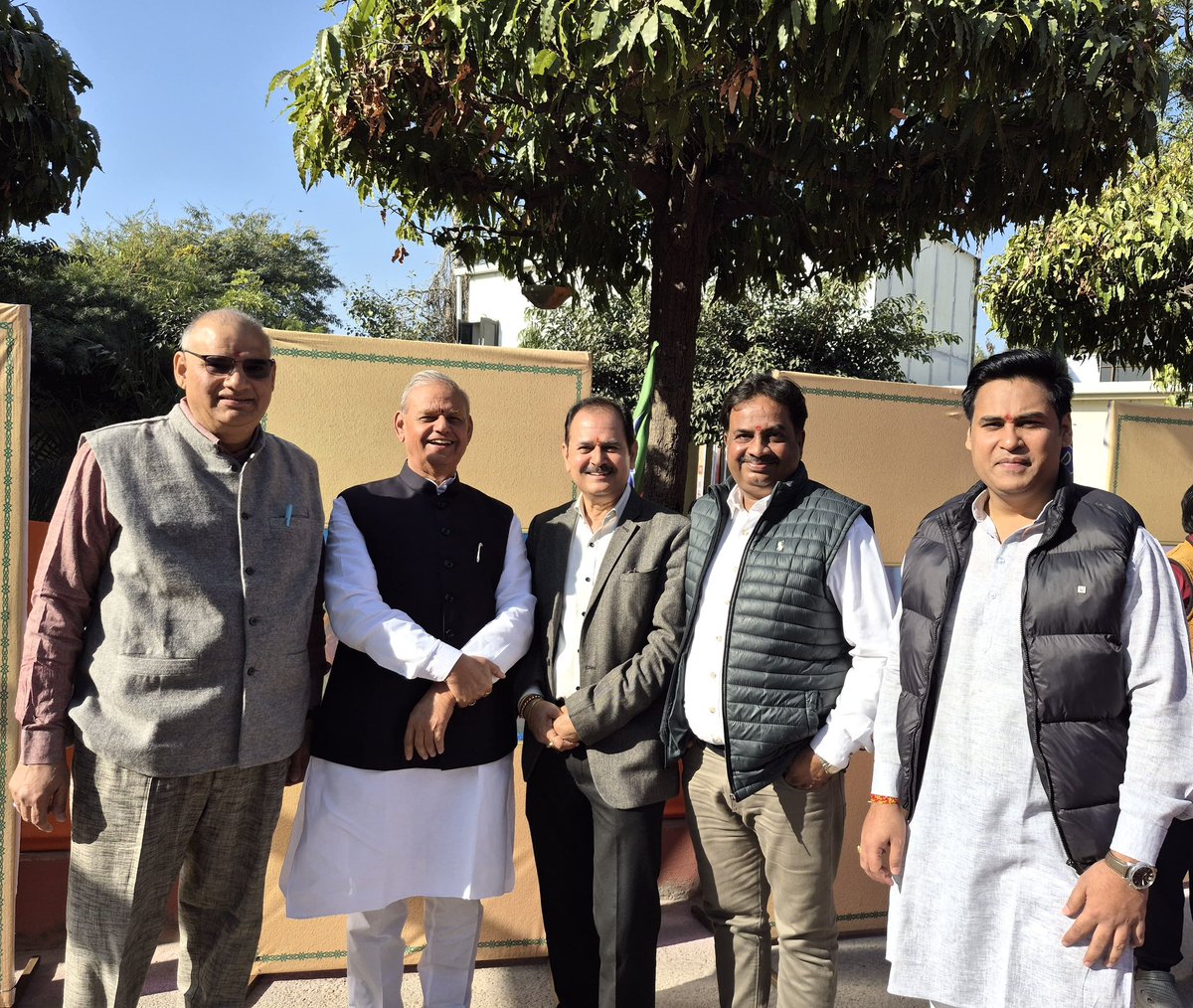 जयपुर स्थित भाजपा प्रदेश मुख्यालय में जयपुर शहर के पूर्व सांसद आदरणीय श्री <a href="/RamcharanBohra/">Ramcharan Bohra</a> जी व भाजपा परिवार के साथियों के साथ सुखद पल।

<a href="/BhajanlalBjp/">Bhajanlal Sharma</a> <a href="/madanrrathore/">Madan Rathore</a>