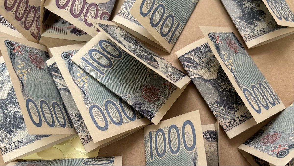 この時期、千円札、五千円札を三つ折りにする。あと6年くらい？
現金が廃れたら、お年玉文化も廃れそうだよね。それは可哀想だな😅