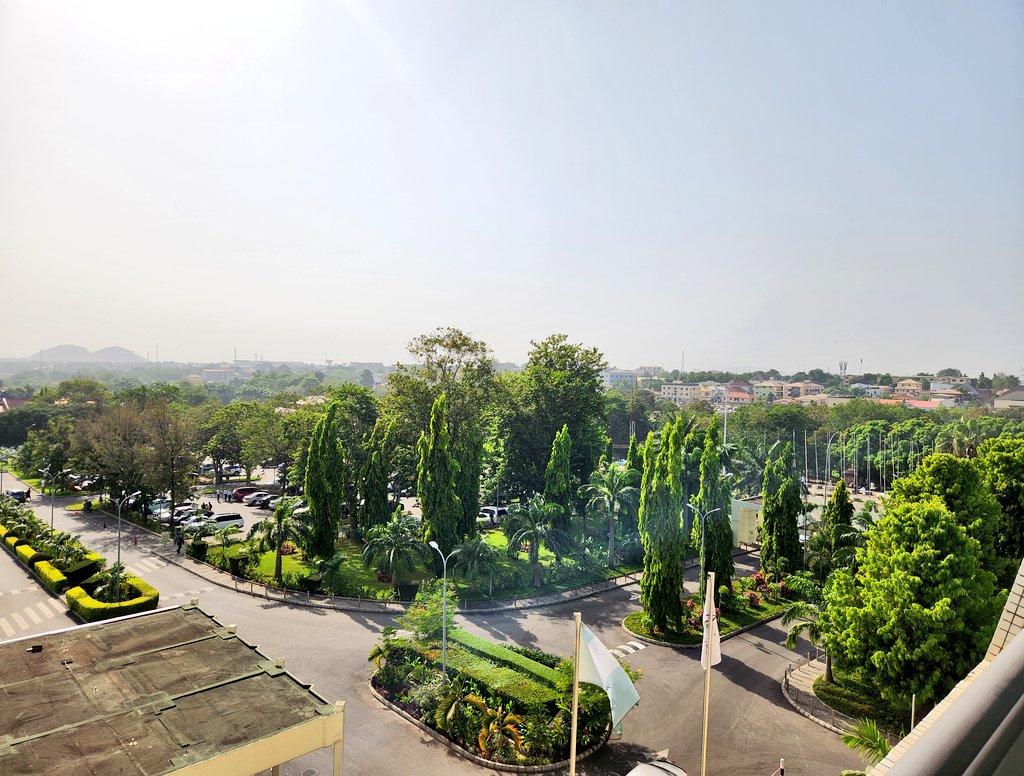 Osi_Suave's tweet image. Frame 1 -  Hotel in Lagos 
Frame 2 - Hotel in Abuja. 

If you have 400 dollars to spend on a hotel room and you end up with one that has gutter and uncompleted building views.  

That's on your poor decision-making