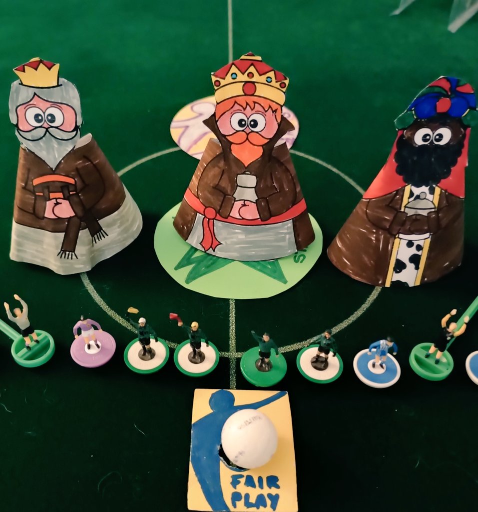 SubbuteoPlayer's tweet image. Hoy jugamos el Torneo #Subbuteo Satélite de Navidad en Moralzarzal 🎄 Estaremos representantes de los #Dragons en las dos categorias ☝️⚽ Flicks afortunados, y a por todas❗🏆